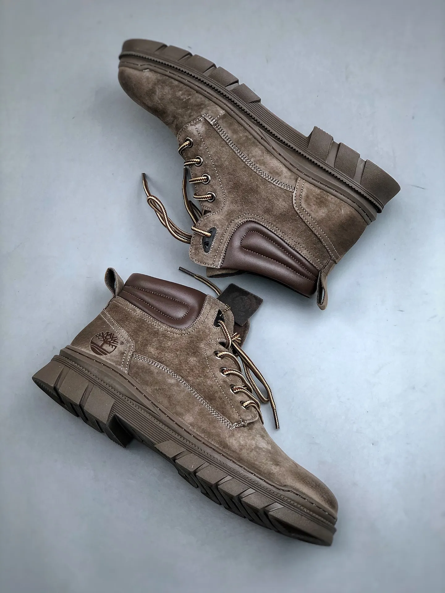Pick up locally 💰560 Support store Timberland outdoor mid-cut casual rhubarb boots Guangdong factory quality Original box original packaging The fabric is made of Italian 🇮🇹 top-grade frosted fine-grained cowhide. It is paired with anti-odor and anti-corrosion genuine leather latex insoles to give you a perfect wearing experience. High-quality and durable, a must-have for sportsmen. Specially designed to treat handsome men. High-quality and first-class foot feel. Size: 39 40 41 42 43 44 (leather shoe size)